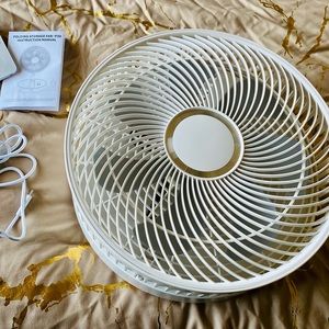 BRAND 😄 NEW WIRELESS 🛜 TRAVEL FAN-COMPACT, LIGHT & CHARGES WITH USB!!